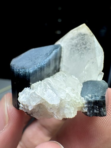 225 cts natürlicher blauer Kap Turmalin Kristall mit Quarz Präparat @ Pakistan - Bild 3 von 7