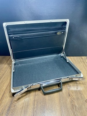 Vintage ~ Samsonite Slim Hard Shell Classic Briefcase ~ 18'' × 13'' × 3'' ~ No Key