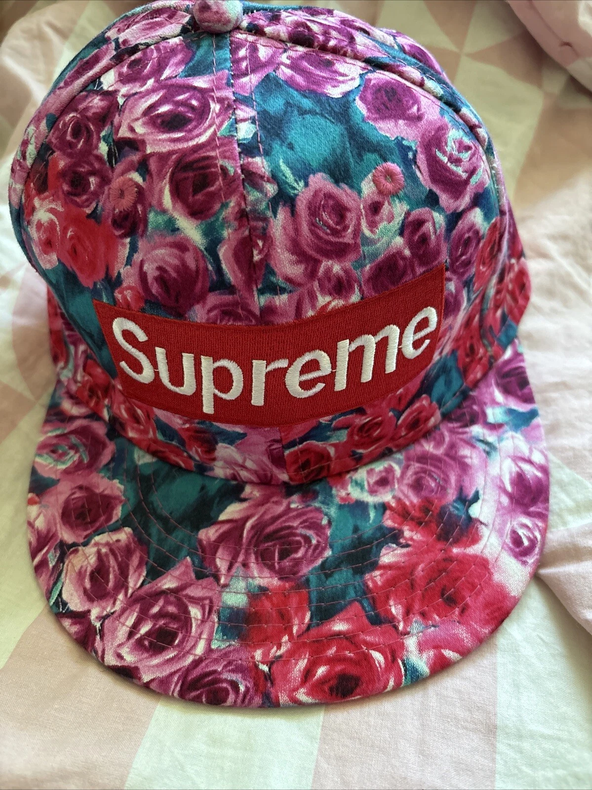 chapeau casquette réglable rose fleurie suprême x nouvelle ère neuf sans étiquette 