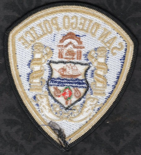 Parche de hombro de la policía de San Diego California - Columna dorada - Espalda blanca - VR. #1 - Imagen 2 de 2