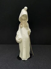 Lladro 4678 Shepherdess Girl with Basket Porcelain Figurine