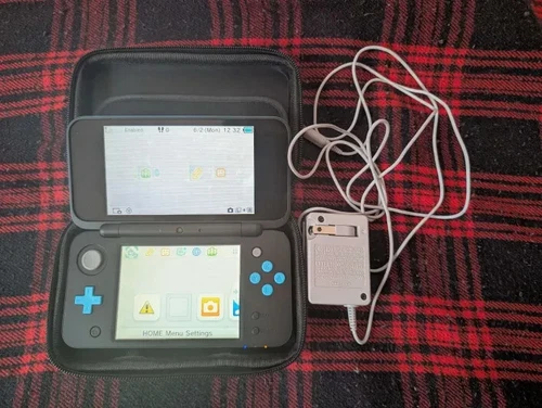 Nintendo 2DS XL Console - Black/Turquoise