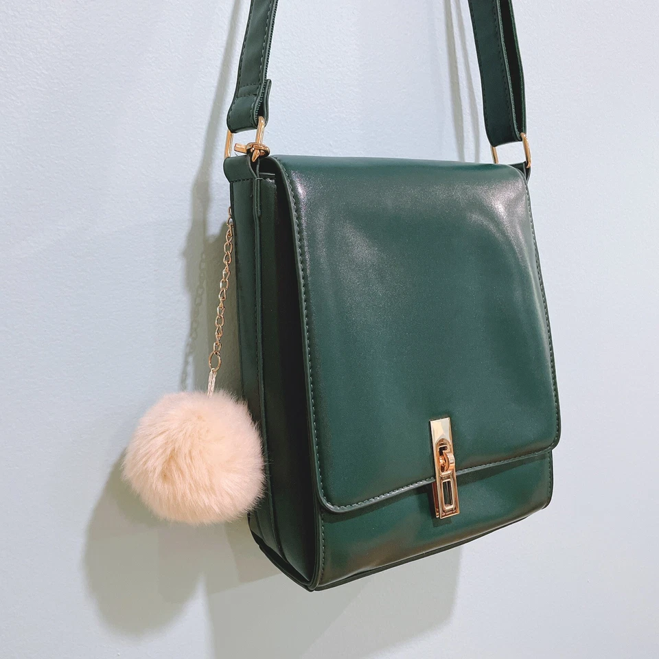 BROWNY 🤎 Bolsa satchel tiracolo de couro sintético marca japonesa em verde esmeralda 👜