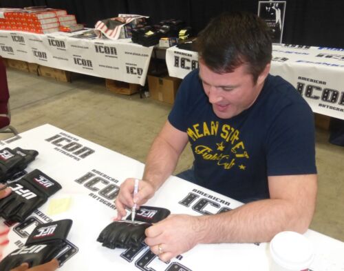 Chael Sonnen Signed Official UFC Fight Glove PSA/DNA COA Autograph 159 148 117 - Picture 3 of 24