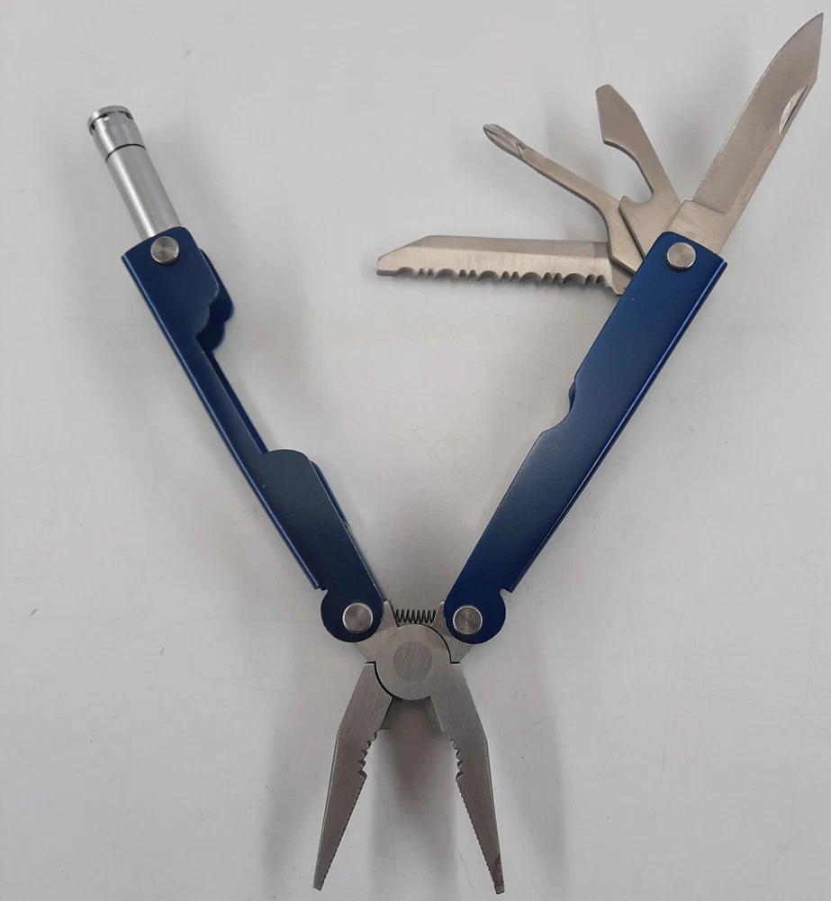 Multi Tool Unbranded, Pliers & Knives, Light is Untested, Rancher and Saw Blades