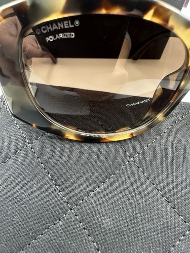 Chanel Oval Sunglasses, Model CH5524 - Picture 5 of 10