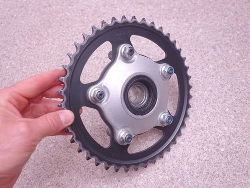 Ketten Rad Kranz Halter Aprilia Tuono V4 1100 RSV4 1000 sprocket holder *3TKM* - Picture 14 of 14