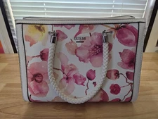 GUESS Los Angeles Beautiful Floral Handbag Purse