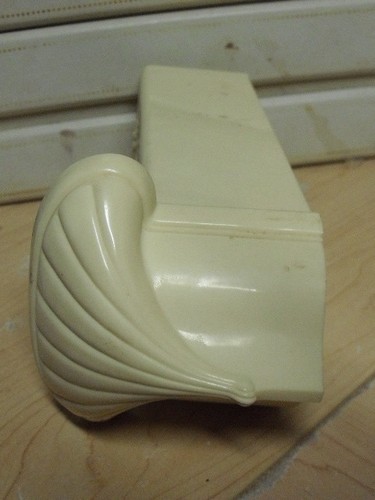 ANTIKER J.C. CO. GEFORMTER KUNSTSTOFF 8" WANDBEHANG WEIHWASSERFONT - Bild 2 von 5