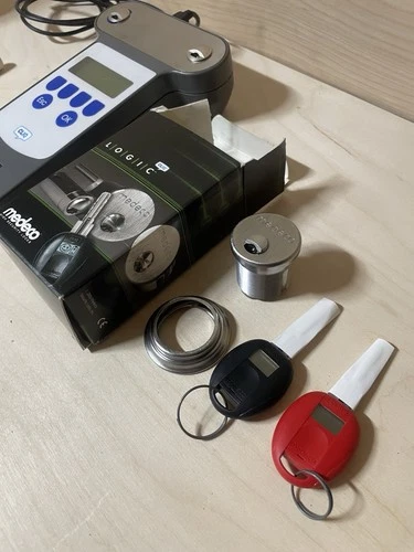 Medeco CLIQ Logic Lock With Two Keys And Programming Unit. - product listing photo