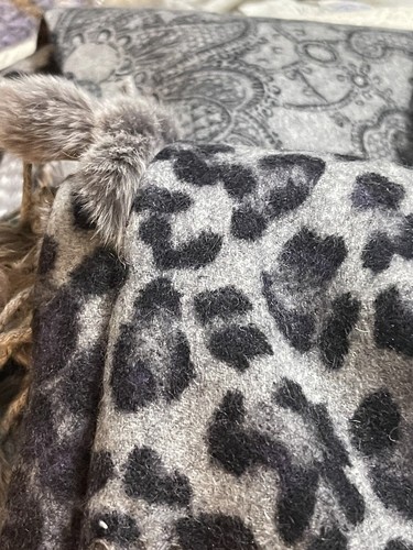 $400 Neiman Marcus Womens Paisley Rabbit Fur Leopard Print Reversible Wool Scarf - Picture 12 of 12