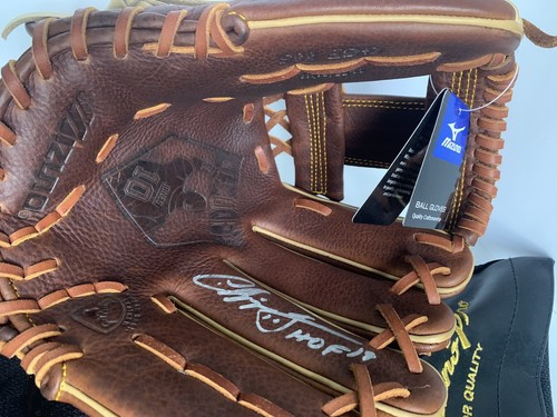 CHIPPER JONES Autograph Signed Retirement Atlanta Braves Baseball Glove RARE COA - Picture 3 of 8