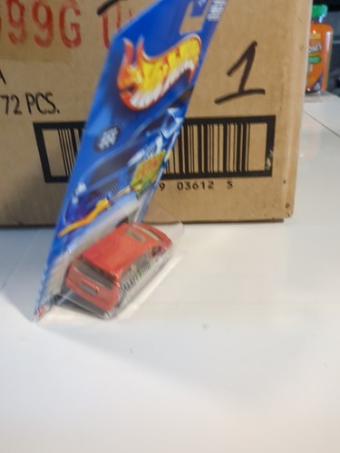 Hot Wheels Dodge Caravan from Sports 5-pack Red Soccer - 2002 - Picture 3 of 5