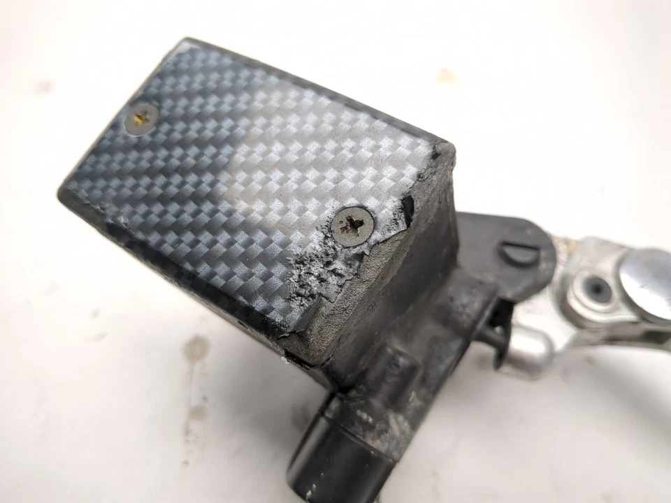 06-12 Yamaha FJR 1300 cilindro mestre de freio dianteiro direito - Imagem 4 de 4