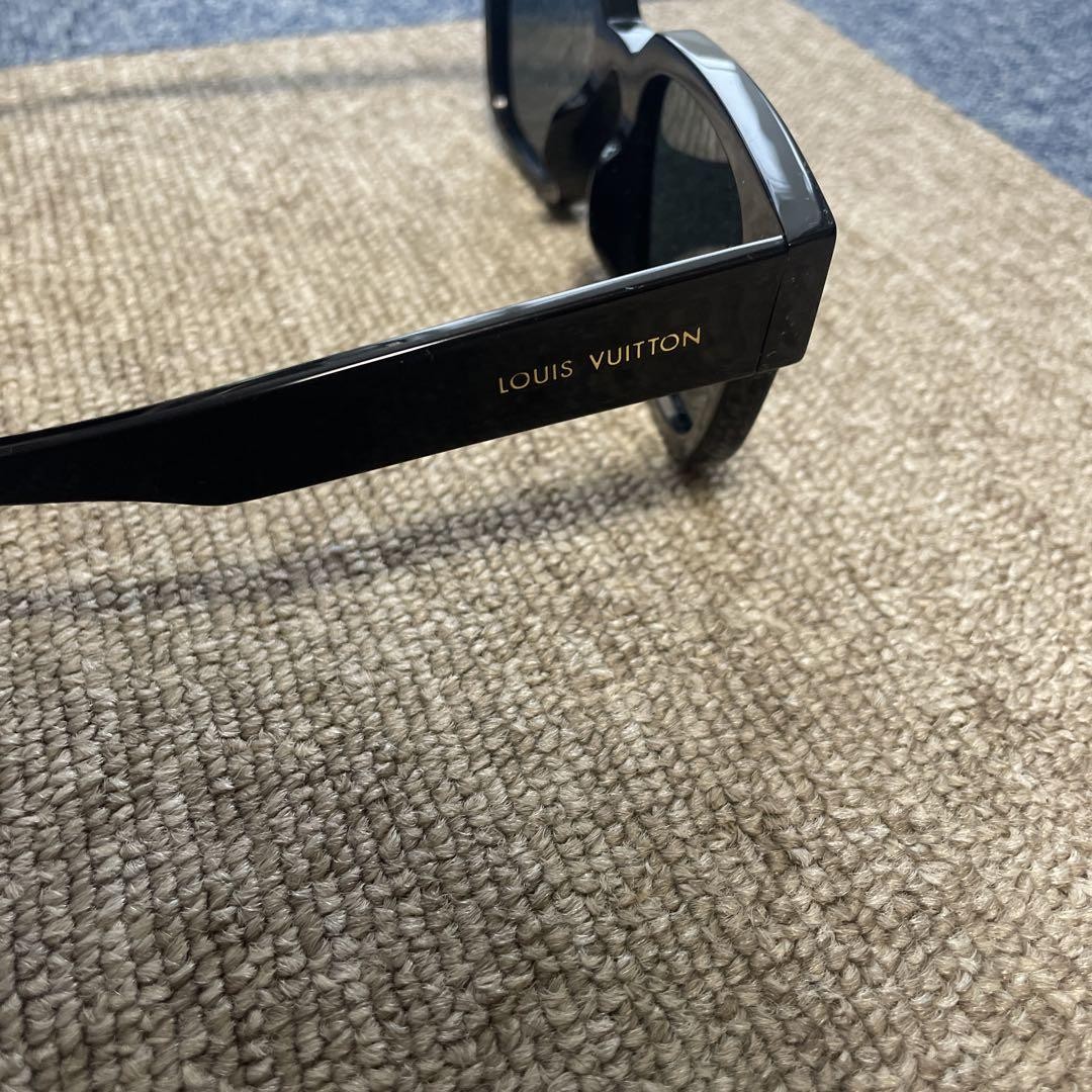 Louis Vuitton ブラックサングラス Z1496E 93L LOUIS VUITTON LV Escape Black Sunglasses Z1496E 93L AUTH | eBay
