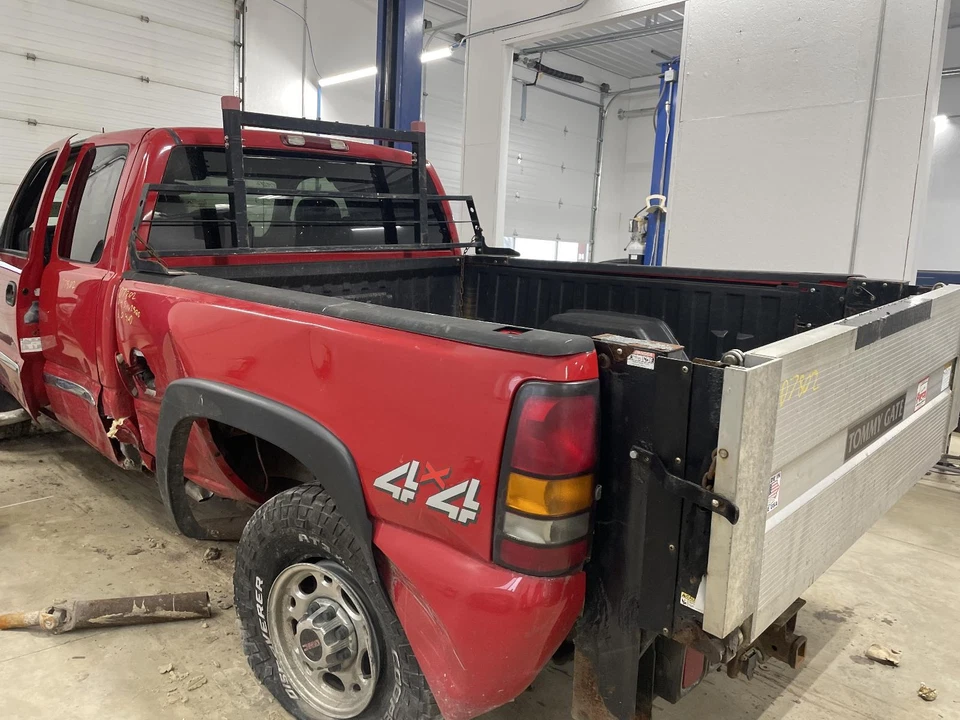 Conjunto de faro derecho usado se adapta a: camioneta GMC Sierra 2500 2004 sin sello de goma Foto 3 de 4