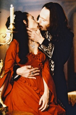 winona ryder dracula red dress Winona Ryder Halloween Costumes