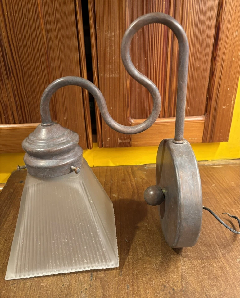 Luz de tocador de baño con cable de 3 luces y aplique a juego en color topo cepillado mate Foto 3 de 4