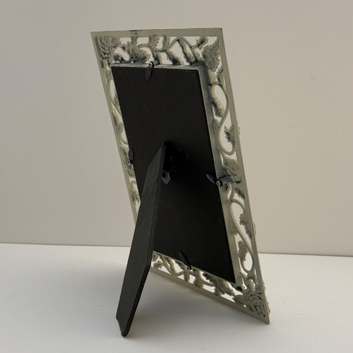 Vintage Floral Design Photo Frame for 5x7 Inch Picture Elegant Tabletop Display - Picture 4 of 10