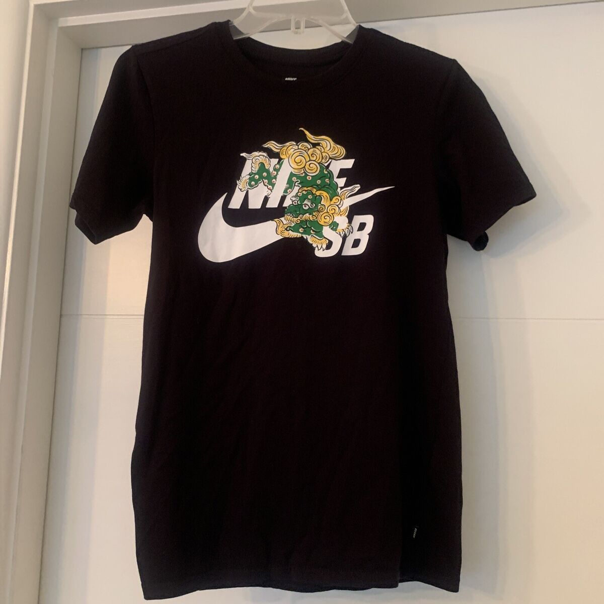 Nike SB Chinese New Year of the Dog Dragon Shirt Skateboarding AR3998 XS