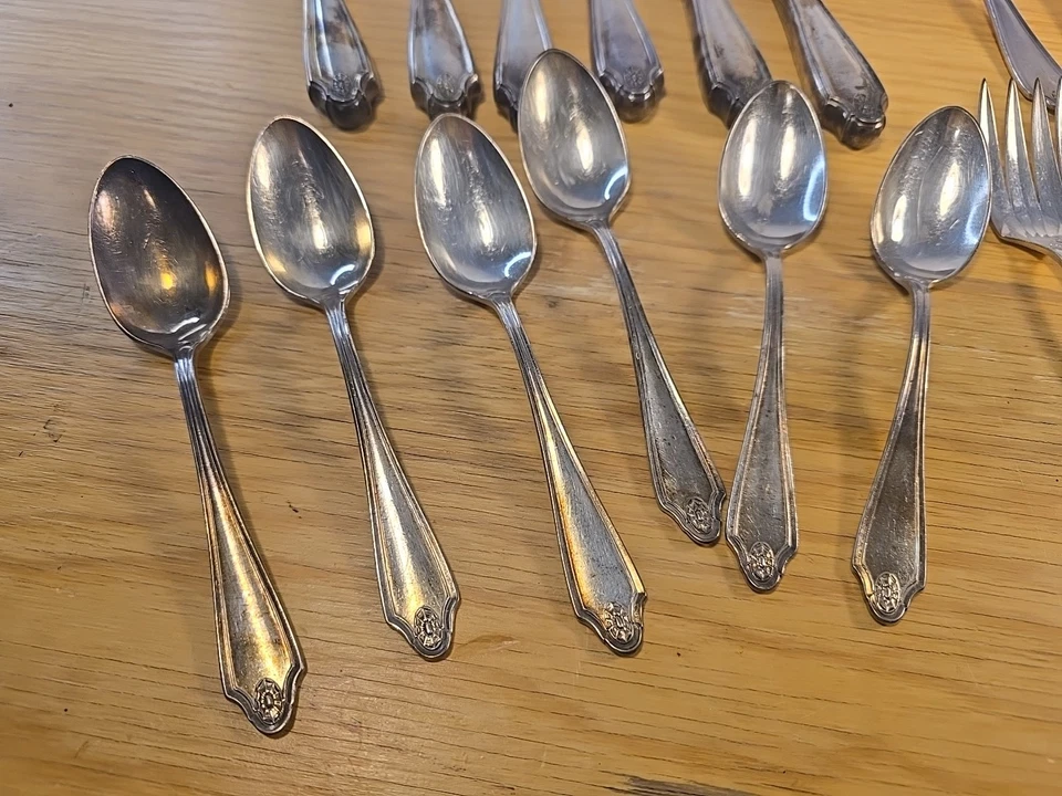 Juego de 30 cubiertos georgianos vintage de plata comunitaria Foto 2 de 4