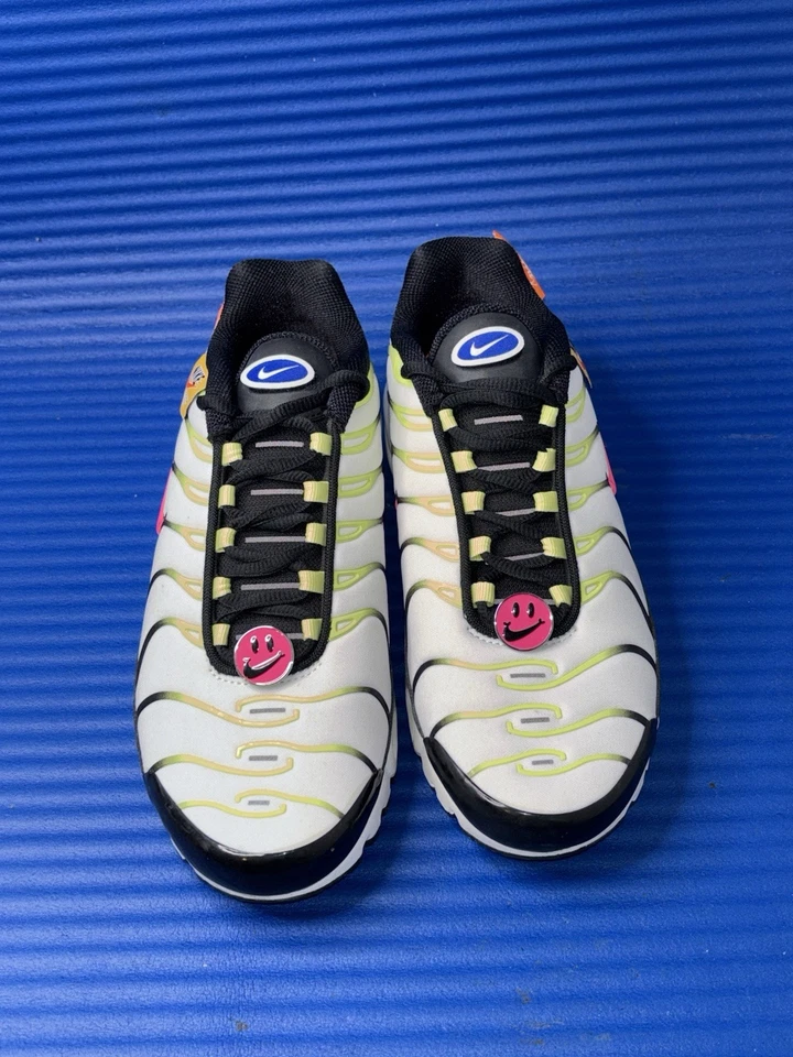 Talla 9.5- Para mujer Nike Air Max Plus Have A Nike Day Rosa Blanco Negro CU4747-100 Foto 4 de 4