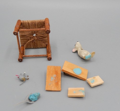 Vintage OOAK Rush Seat Stool With Mice & Mousetraps Dollhouse Miniature 1:12 - Picture 9 of 10