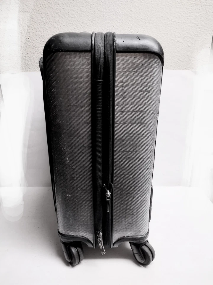 Tumi Tegra Lite Max Expandable Spinner 4 Wheel Luggage 22” - Heavy Cosmetic Wear - Image 4 of 4