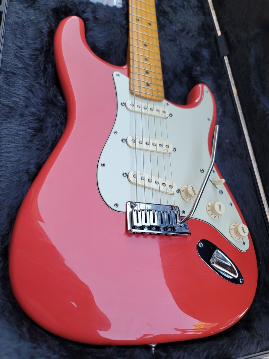 Fender American Deluxe Stratocaster V Neck (Fiesta Red) W Fender American Deluxe Stratocaster V Neck (Fiesta Red) W