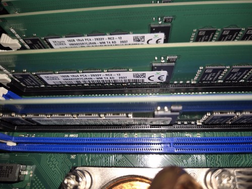 Fujitsu RX2540 M5 2x Xeon 4214 / 192GB RAM / EP540i / 2x 2.4TB + 2x 900GB HDD - Afbeelding 11 van 13
