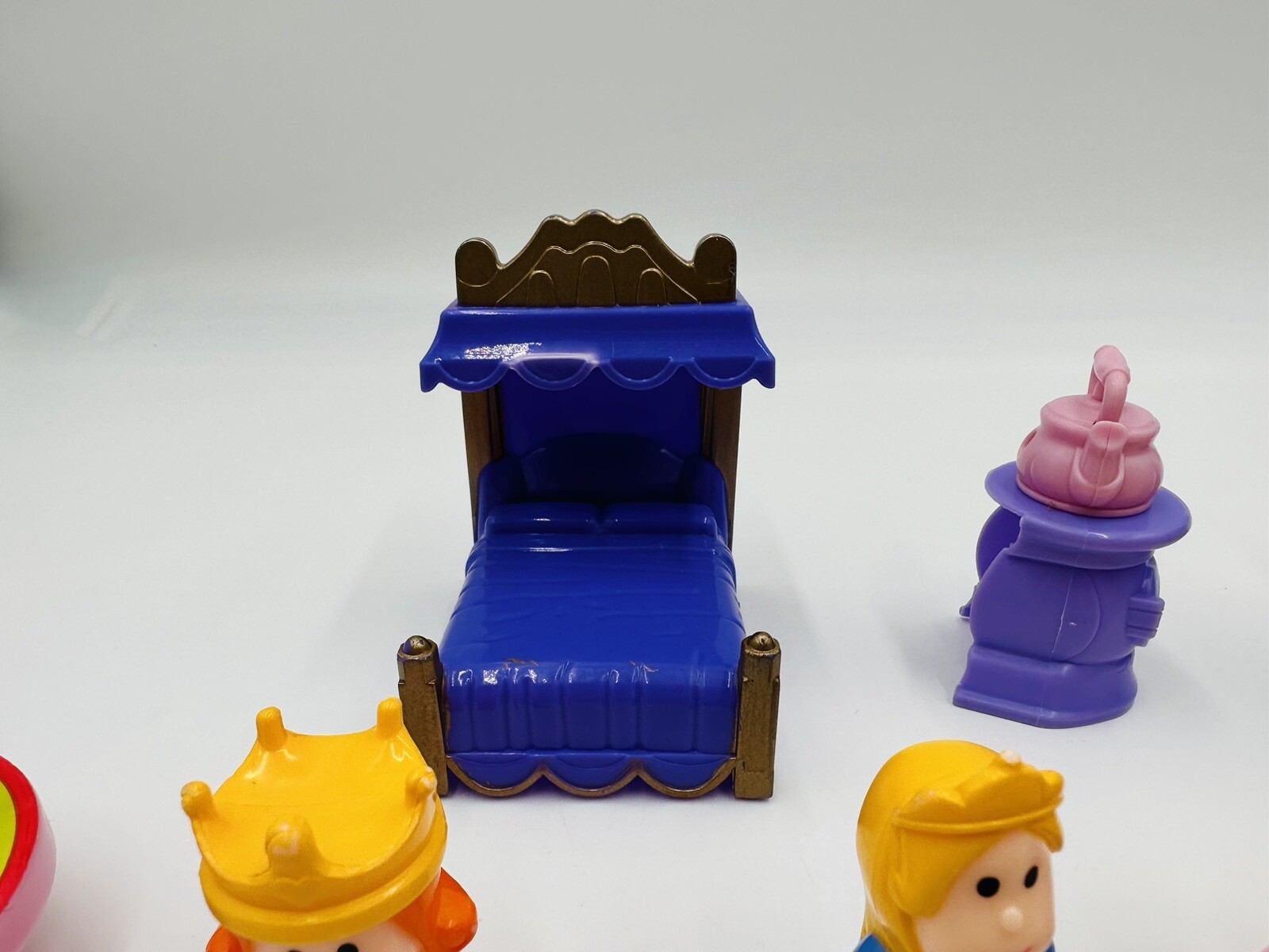 ELC Happyland Castle Lot of 9 Figures King,Queen,Prince and More eBay
