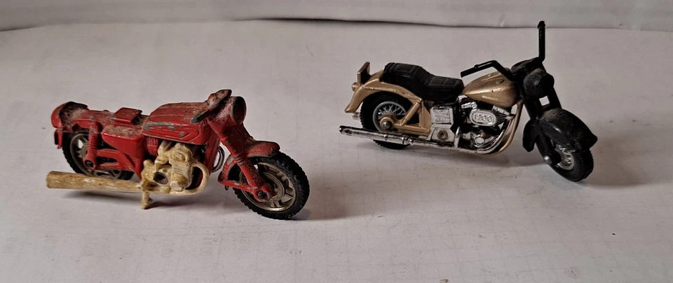 A375. MAJORETTE FRANCE-LOTTO 2 MOTO ANNI ’70, HARLEY DAVIDSON e altra  1/35-1/40 - Immagine 3 di 4