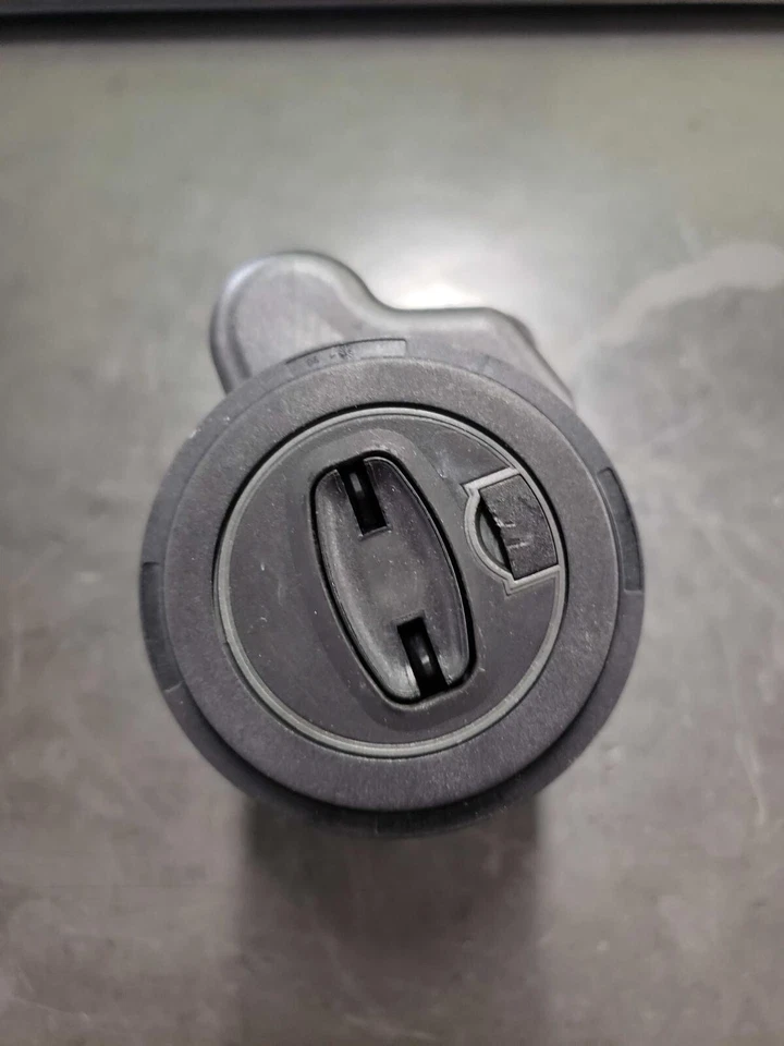 15 16 PORSCHE MACAN encendido con llavero Foto 4 de 4