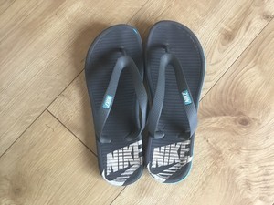 nike flip flops ebay