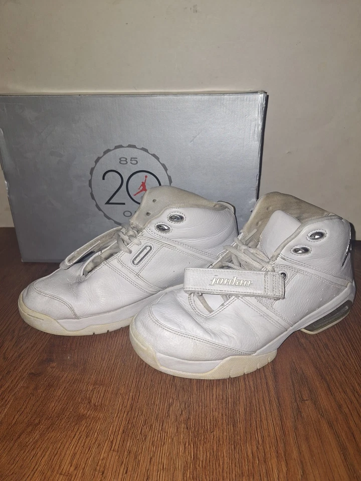 Vintage Nike Air Jordan 2005 20th Anniversary Team Reign White Silver Size 7 - Image 2 of 4