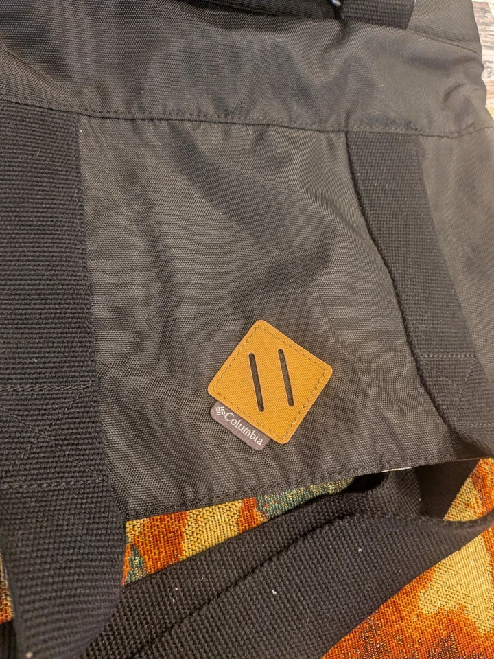 Mochila Columbia Negra Cuatro Rosas Logo Borbón Edición Promocional - Mag Close Foto 4 de 4