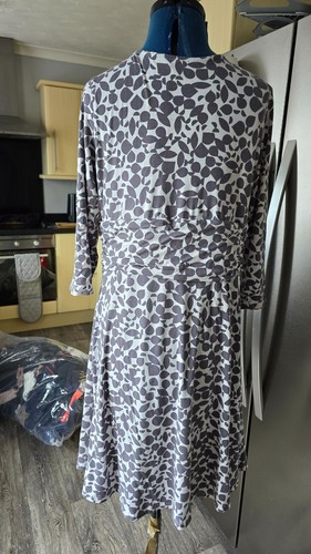 Phase Eight Jersey Dress Grey Geo Pattern Ruched Twist Front Size 14 - Picture 4 of 4