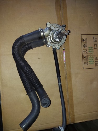 SUZUKI GSXR 1000 2009 / 11-16 ENGINE WATER COOLANT PUMP  17400-47H10 MINT COND - Picture 2 of 2