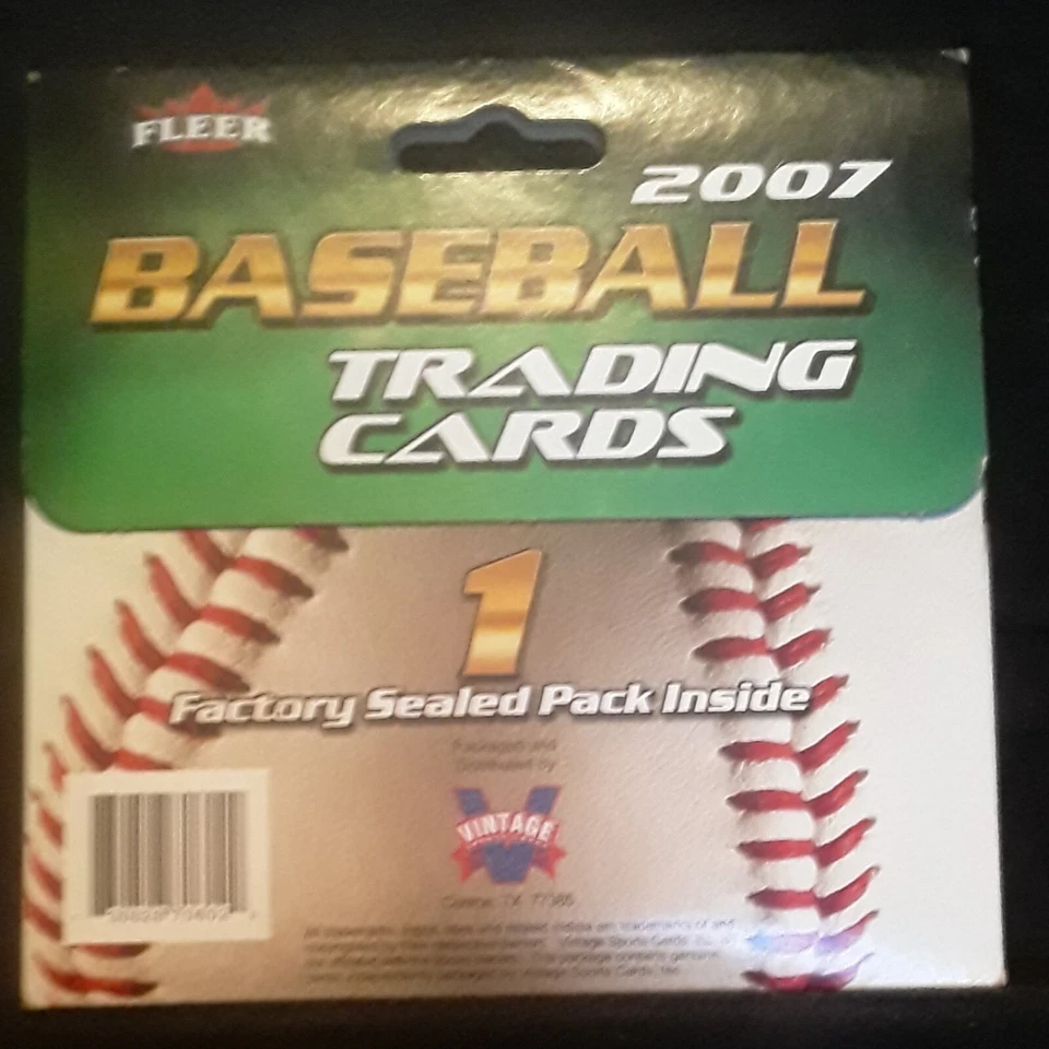 2007 FLEER MLB BASEBALL card Pack, 10 Factory Sealed Trading Cards New - Image 3 of 3