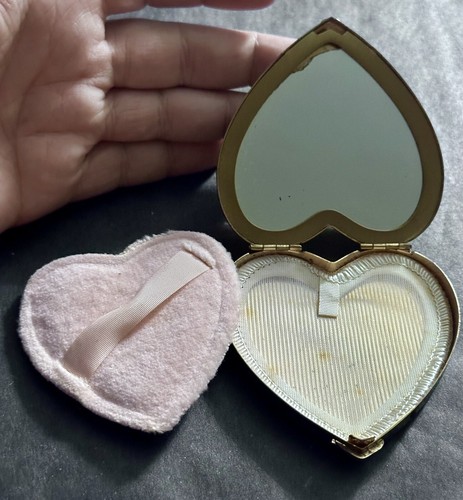 Vintage Embedded RED Rose Lucite HEART SHAPE Powder Compact - Picture 11 of 12