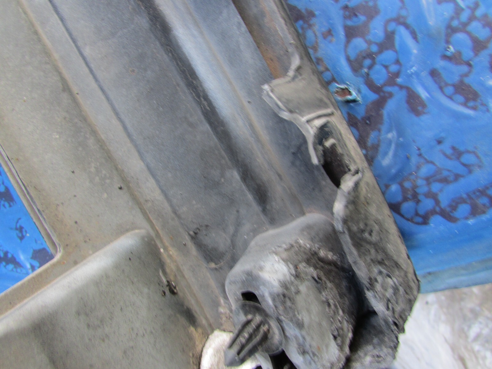 2013-2016 MASERATI QUATTROPORTE DRIVERS  LEFT SIDE LOWER ROCKER MOLDING OEM