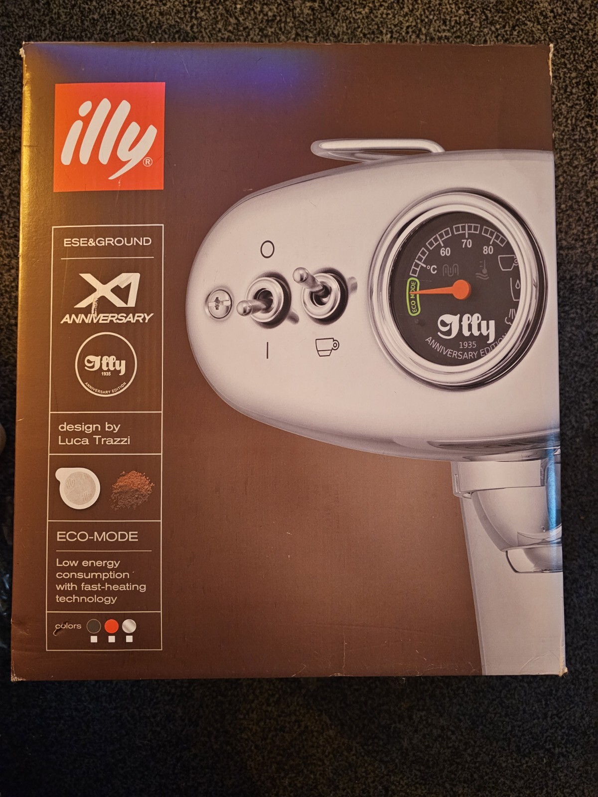 Illy X1 Anniversary Espresso Machine in black. Ground coffee and ESE