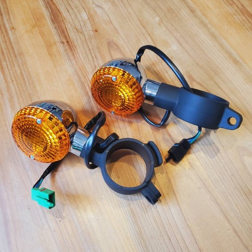 KAWASAKI Genuine VULCAN MEAN STREAK FRONT TURN SIGNAL RH & LH 23037-1405 & 1406 - Picture 2 of 11