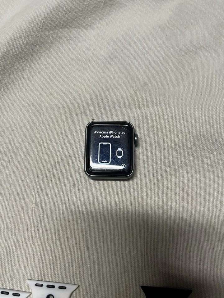 Apple Watch Series 3 38mm Cassa Grigio Siderale in Alluminio, Cinturino in... - Immagine 3 di 4