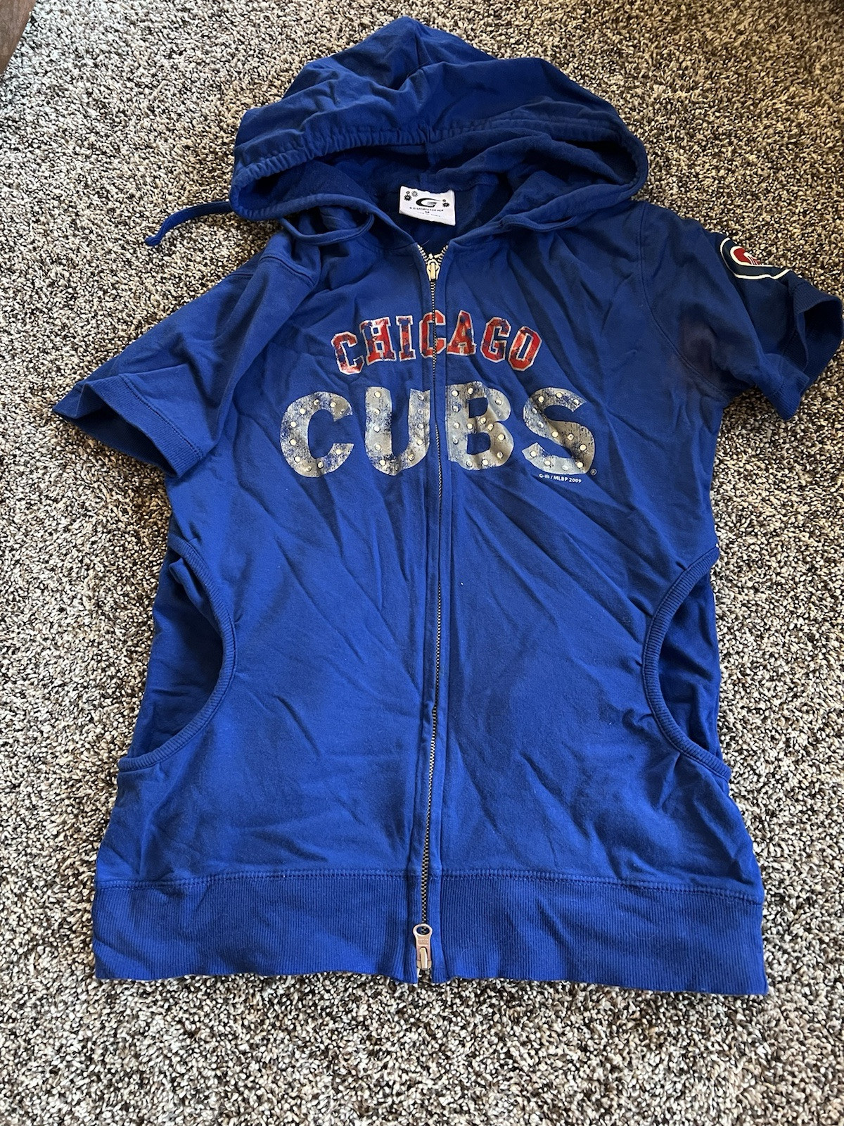 Chicago Cubs short sleeve hoody- full zip! Bedazzled lettering! Size Medium