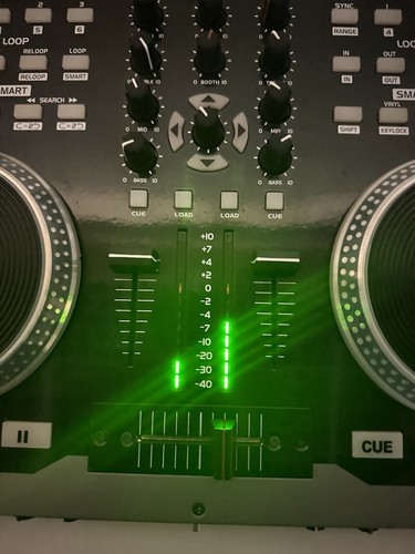 American Audio Virtual DJ LE VMS2 Controller & Mixer Black with Gator G-club Bag - Picture 12 of 13