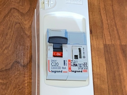 tableau coffret chauffe eau avec relais demi tarif legrand + disjoncteur 20A - Foto 3 di 4