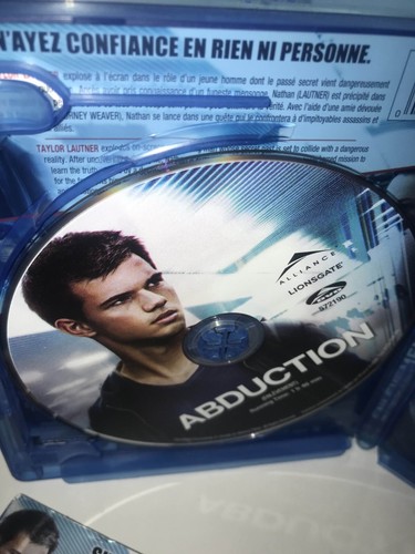 Abduction Blu-ray + DVD w/ Slipcover - Picture 5 of 6