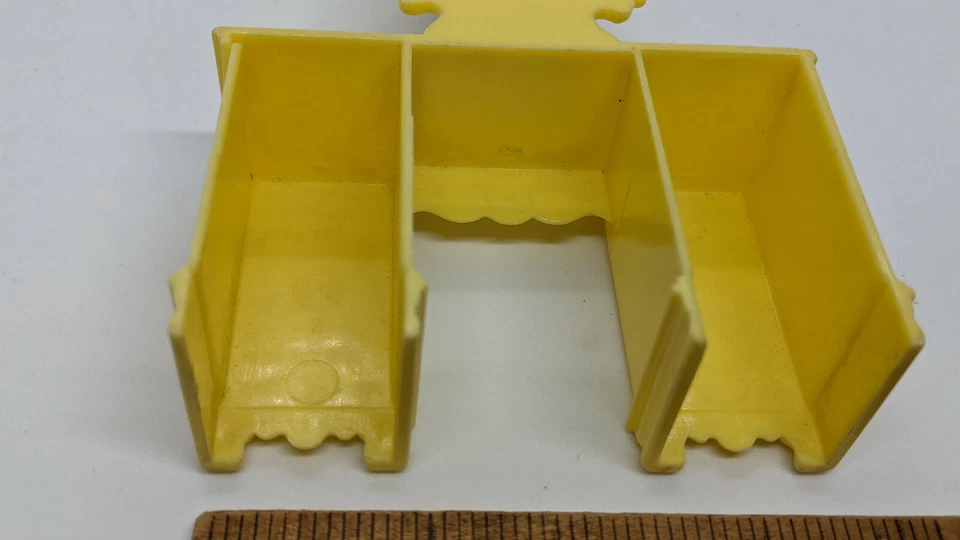 MARX: Yellow VANITY DESK MIRROR Dollhouse FURNITURE, Plastic USA Vintage - Image 4 of 4