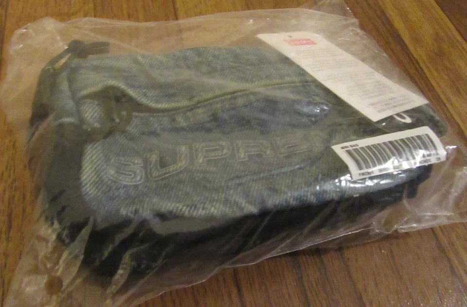 Mini Bolso de Hombro Supreme Denim Lavado Indigo FW25 Supreme New York 2025 Nuevo Foto 2 de 4